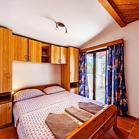 Daire 1 Bedroom Pet Friendly In Viganj